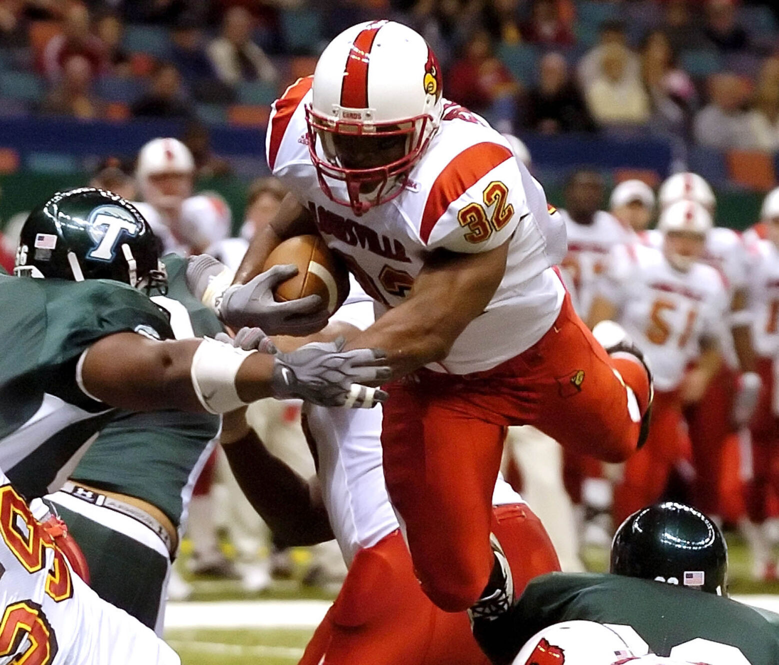 2004: Louisville scores at least 55 points in fifth straight game, an NCAA record